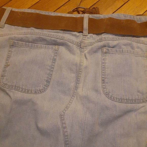 Gloria Vanderbilt faded denim belted skirt Size 16 - Picture 3 of 5